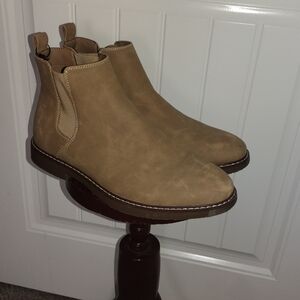 Mens Chelsea Sonoma Boots Size 11.5 Beige Tan like new...box available